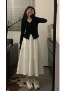 viiwen裙型1jue很优秀的一条显瘦高腰，垂感白色休闲半身裙伞裙女