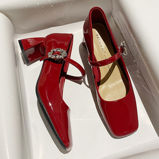 红色真皮玛丽珍女鞋，方头粗跟水钻，一字带单鞋2023年春秋高跟鞋