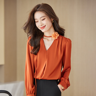 醋酸缎面衬衫女橙色，2024高级感法式气质，小衫橘色上衣v领衬衣