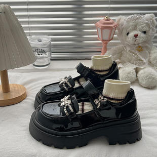 黑色甜酷玛丽珍单鞋女2024春季金属，蝴蝶英伦风法式厚底小皮鞋