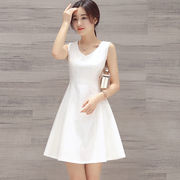 2022夏季韩版白色连衣裙，女修身小清新收腰无袖背心裙打底a字裙子