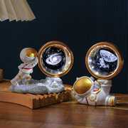 宇航员摆件太空人水晶球小夜灯办公室桌面装饰品生日礼物男生女孩