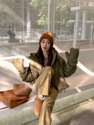 春夏chunxia墨绿色自带手套短款羽绒服2023冬新设计感外套女上衣