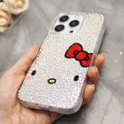 适用于iPhone15pro max苹果14plusHelloKitty凯特猫kt手机壳12带水钻13全包手工定制贴钻闪白色轻奢奢华镶钻