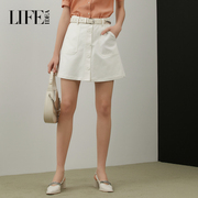 莱芙艾迪儿夏季品牌女装高腰，单排扣设计时尚短款白色休闲裤女