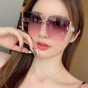 2024墨镜女款太阳镜显瘦韩版高级感白色，时尚遮阳防晒街拍个性