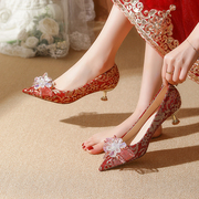 中式红色婚鞋女婚纱秀禾两穿新娘鞋3cm低跟水钻蝴蝶结尖头高跟鞋