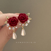 红色丝绒玫瑰花朵耳环，银针复古珍珠耳饰，秋冬植绒新娘礼服耳钉