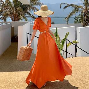 2024橙色v领连衣裙女夏泡泡袖镂空露腰高级感海边度假海边氛围感