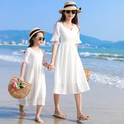 高端亲子装沙滩裙夏季2023洋气，母女装蕾丝连衣裙海边旅行度假