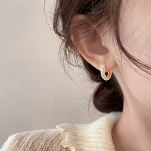 金色水钻耳环女小众设计高级感纯银耳饰2024年精致耳钉