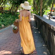 度假风暖黄色吊带连衣裙显白沙滩超美海边拍照裙
