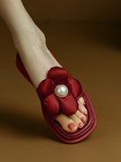 GG。香港外穿厚底罗马女拖鞋真皮花朵一字型凉拖坡跟平底红色露趾