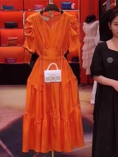 2024年夏季法式高级感浪漫复古长裙堆堆袖橙色收腰压褶连衣裙