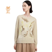 鹿王女士圆领刺绣米色山羊绒衫，春季休闲柔软舒适针织薄款毛衣