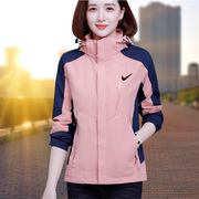 胖mm大码冲锋衣外套女休闲宽松户外登山服2025春秋装防风防水夹克