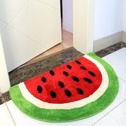 大红色卧室门口地垫门垫，x进门幼儿园儿童，绿色半圆形西瓜地毯