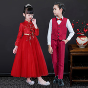 儿童红色中国风幼儿园，女合唱团小学生表，演出礼服裙男背带加绒套装
