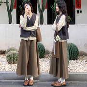 早春女装盐系穿搭一整套今年流行高级感韩剧，减龄三件套装连衣裙子