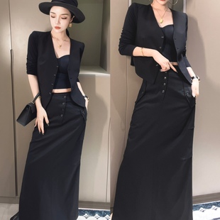 欧货正版2024高级感小众设计今年流行高腰开叉黑色半身裙子潮