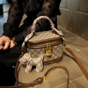 香港品牌包包女士2023真皮，通勤手提盒子，包单肩斜跨小包水桶包