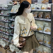 绣花女装娃娃领米色衬衫叠穿马甲，韩式温柔上衣时尚两件套早春