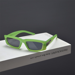 赛博朋克未来科技感长方形窄框墨镜男女潮个性，铆钉复古绿太阳眼镜