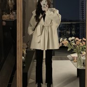 韩国白色连帽斗篷k呢子大衣女秋冬中长版小个子高级感毛呢外