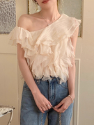 韩国chic夏季小众设计感斜领露肩，拼接不规则荷叶边短款褶皱衬衫女