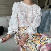 韩国chic气质圆领缕空钩花宽松泡泡，袖衬衫+高腰压褶花朵半身裙女