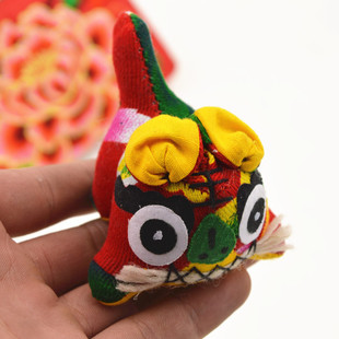 小布老虎摆件虎年吉祥物中国风，特产送老外纪念传统民间手工艺品