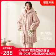 冬季珊瑚绒三层夹棉睡衣女士加厚保暖长款连帽草莓可爱家居服套装