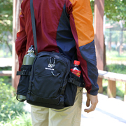 户外单肩包女男通用旅游休闲斜挎包运动背包，竖款斜跨小包多色可选