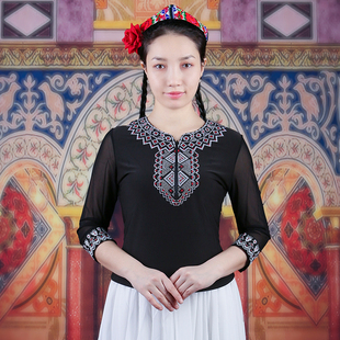 新疆舞蹈服装七分袖上衣民族风刺绣舒适薄款牛奶丝演出表演服