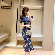 复古印花连衣裙2023夏季玫瑰气质高端修身蓝色显瘦包臀鱼尾裙