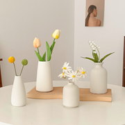 白色粗陶陶瓷干花花瓶高级感插花迷你小花瓶，办公桌桌面装饰摆件