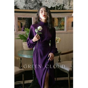 绿色云深眸宝石简约优雅小众，设计绑带收腰灯笼袖深紫色连衣裙