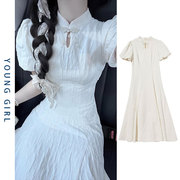 新中式2024夏季年轻版国风改良白色，泡泡袖肌理，感缕空温柔系连衣裙