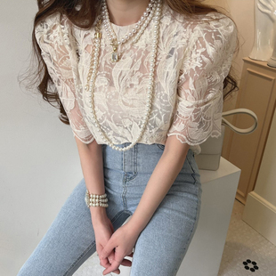 韩国chic夏季小众气质方领修身显瘦背心+圆领镂空钩花泡泡袖衬衫