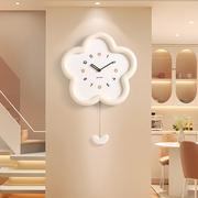 奶油风花朵挂钟简约现代钟表，客厅2023时钟，创意网红餐厅表挂墙