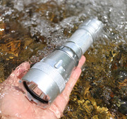t6白光补光户外潜水手电筒，强光远射水下防水26650电池充电器