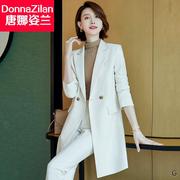 高级感白色小西装，外套女春秋流行韩版气质，中长款休闲西服大衣