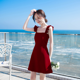 夏天小个子红色茶歇法式吊带，连衣裙女夏修身显瘦气质，短款裙子夏季