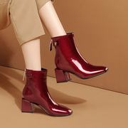 方头漆皮粗跟短靴女2023秋季欧美短筒靴酒红色时装中跟低筒靴