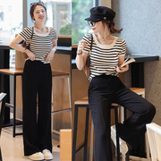 夏装条纹短袖上衣女茶系穿搭配一整套高级感减龄时尚韩剧两件套装