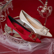 婚鞋女2022红色高跟鞋方扣3cm秀禾结婚新娘鞋婚纱两穿不累脚