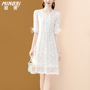 茗思重工刺绣白色连衣裙，女2024夏季时尚洋气，流苏盘扣显瘦裙子