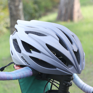 捷安特g833系列骑行头盔一体，成型亚洲版男女公路山地车安全帽