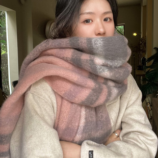 韩版格纹流苏马海毛围巾女冬季日系学生出游百搭时尚，贴布围脖休闲