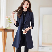秋冬大衣女2023韩版蓝色，中长款加厚西装外套洋气收腰显瘦风衣